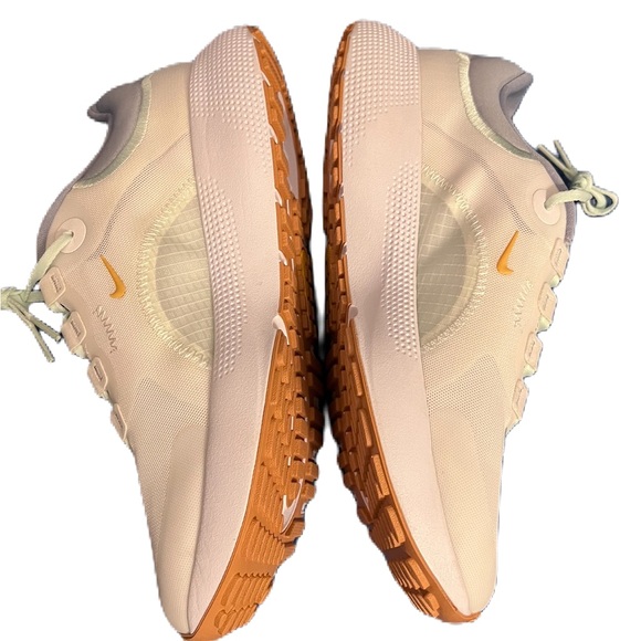 Nike React Escape Running Shoes - Picture 5 of 9